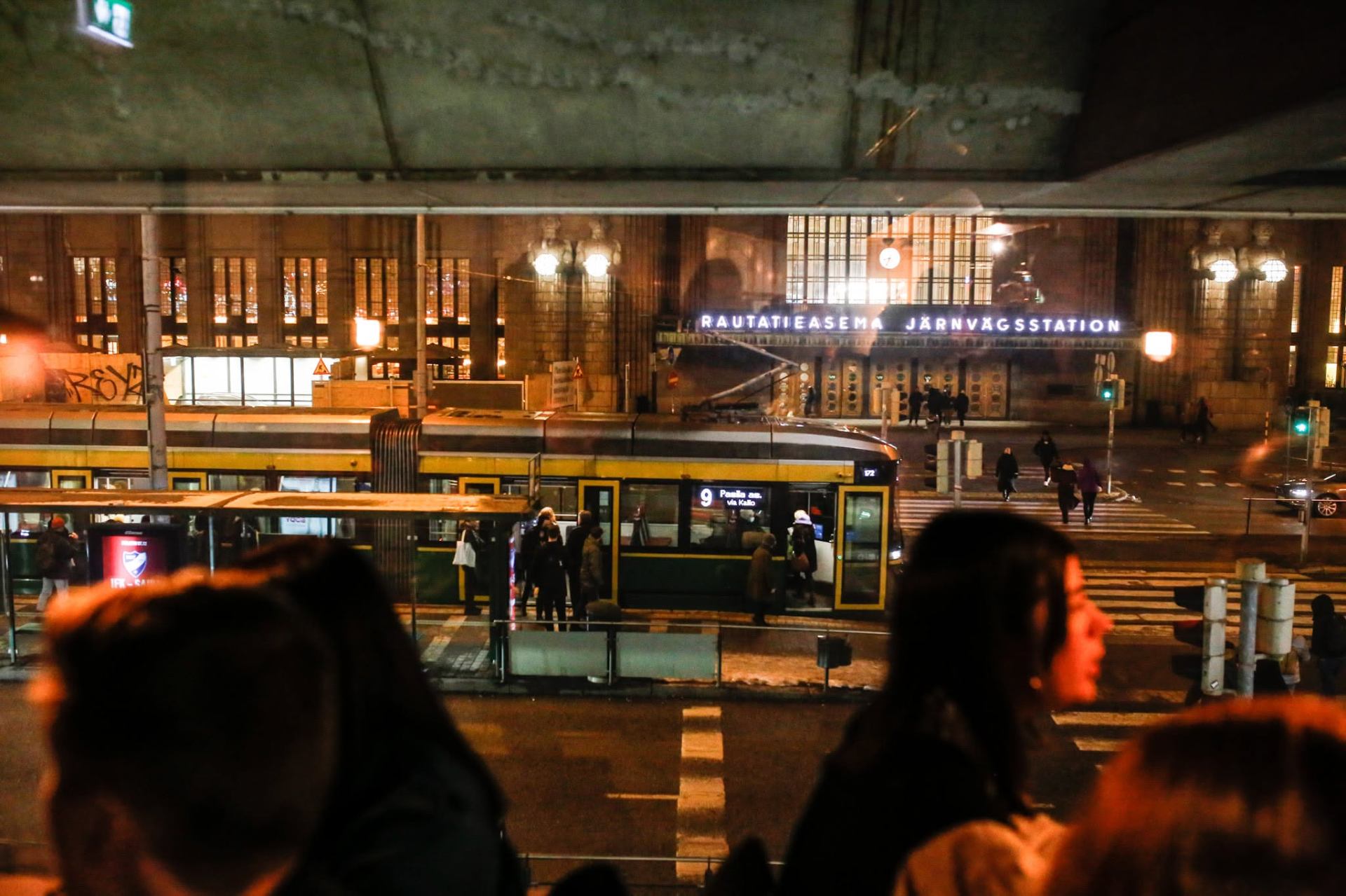 Naked Taco Citycenter — mesas junto a la ventana